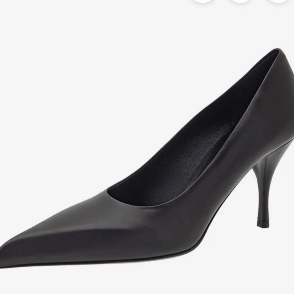 Prada Women's Classic Black Pointy Toe Heels. Size 8.5